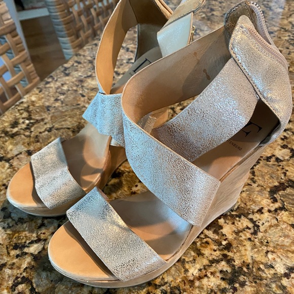 Diane Von Furstenburg Gold Opal wedges - Picture 4 of 12